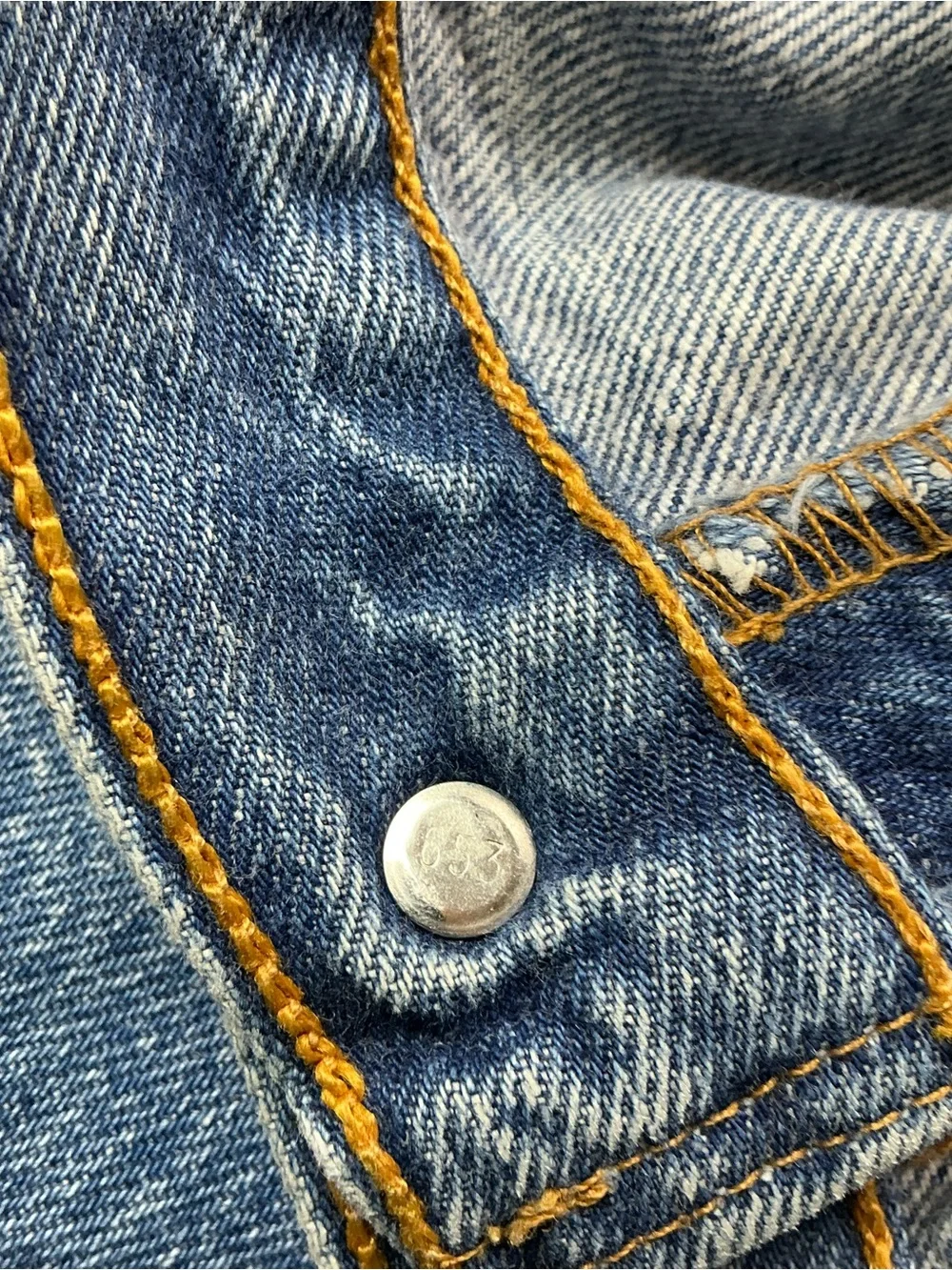vintage Levi’s 501 button fly 90s medium wash straight leg jeans 34 x 34 USA